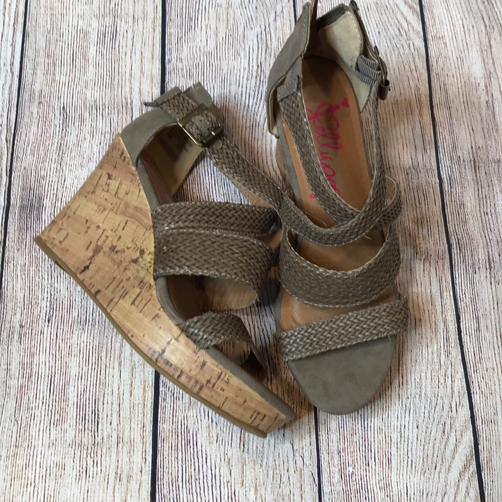 Shoes - Picture 4 of 6